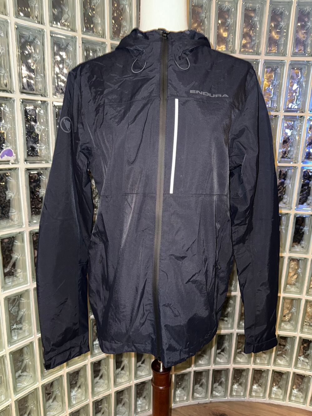 Endura Hummvee Waterproof Black Hooded Jacket - Size Small